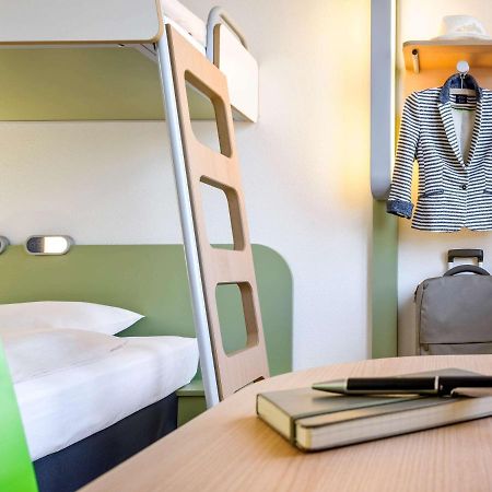 Ibis Budget Newport Экстерьер фото