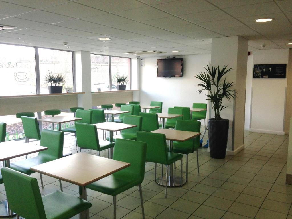 Ibis Budget Newport Экстерьер фото
