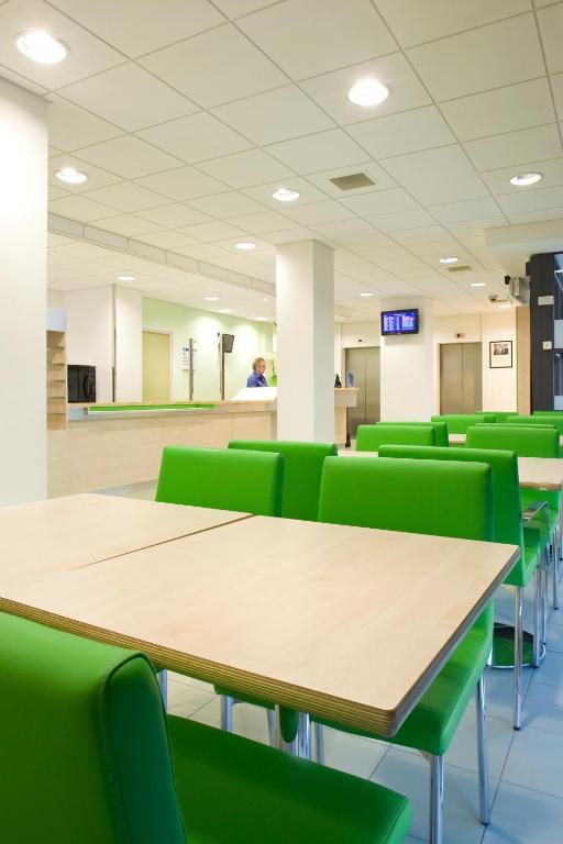 Ibis Budget Newport Экстерьер фото