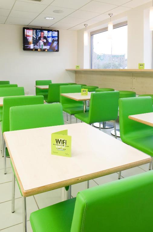 Ibis Budget Newport Экстерьер фото