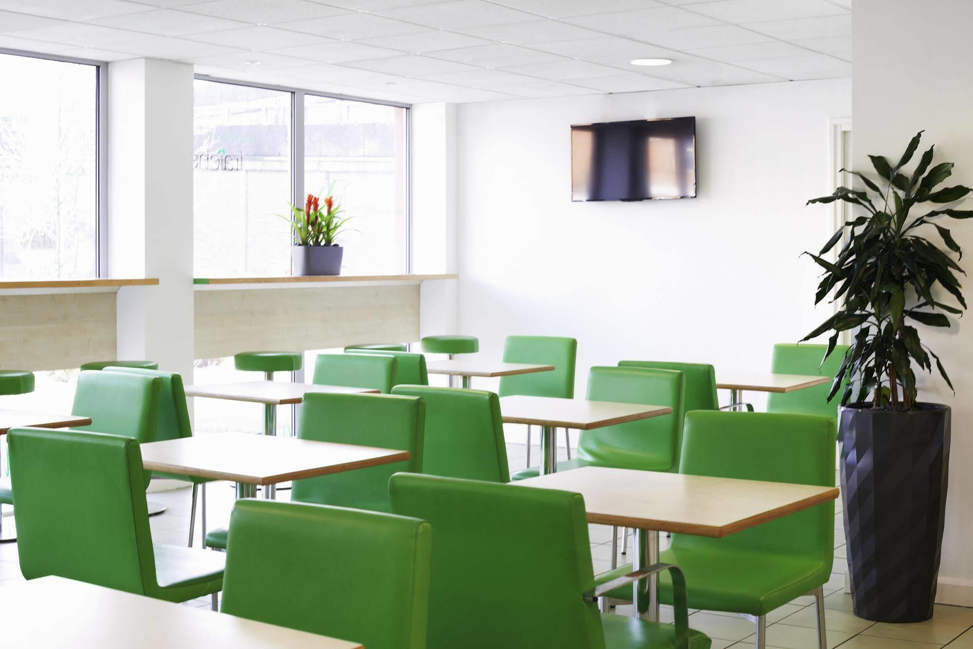 Ibis Budget Newport Экстерьер фото