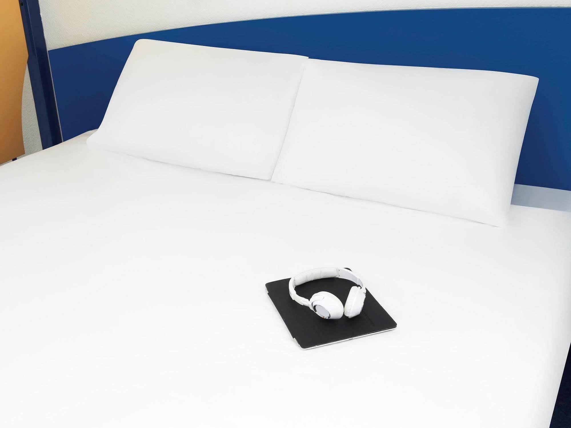 Ibis Budget Newport Экстерьер фото