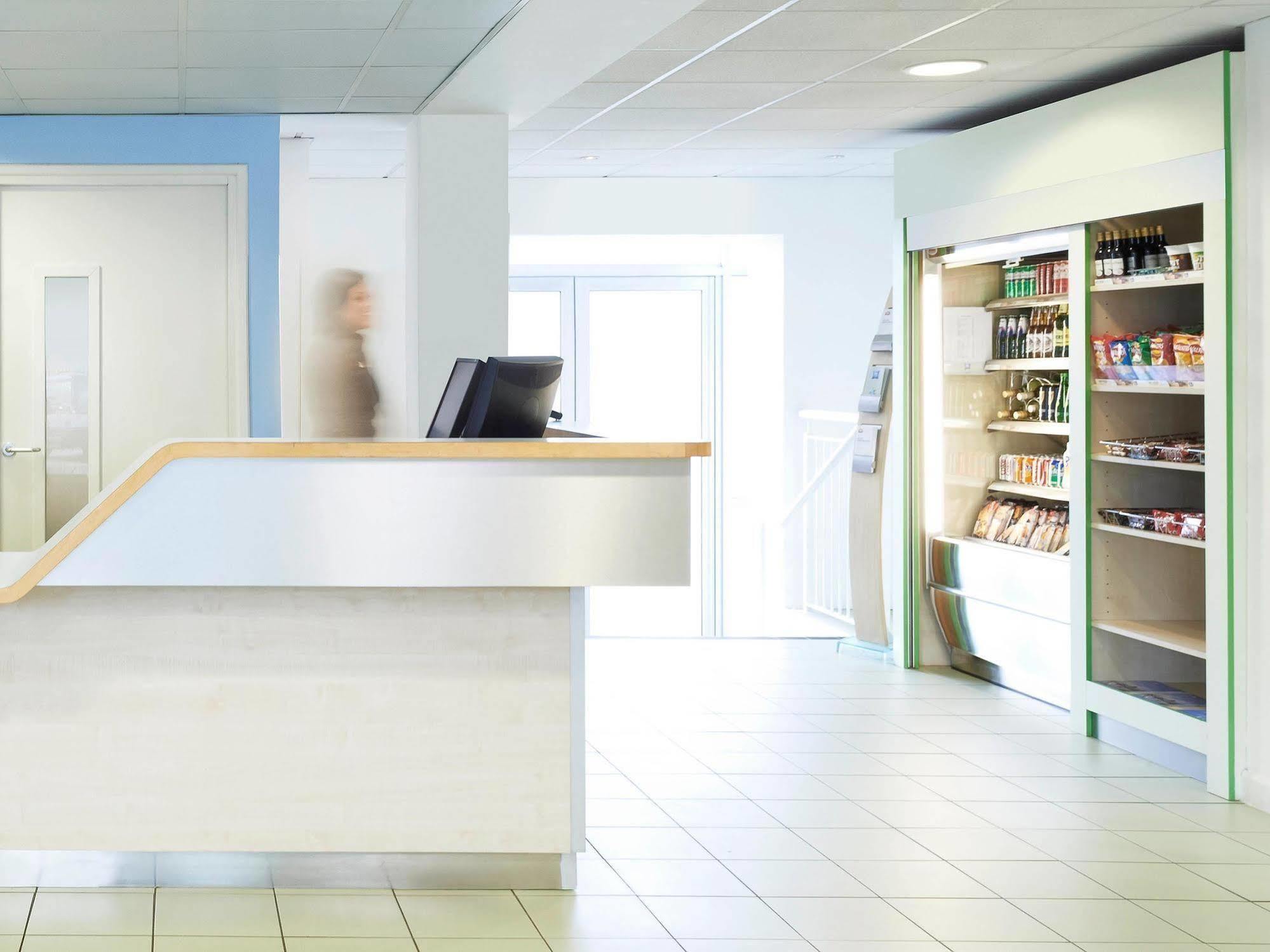 Ibis Budget Newport Экстерьер фото