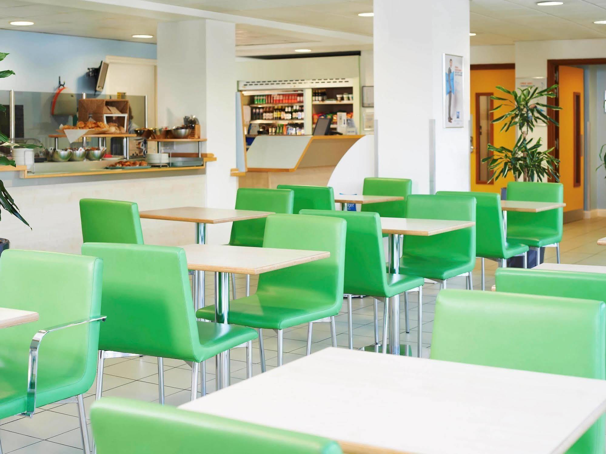 Ibis Budget Newport Экстерьер фото